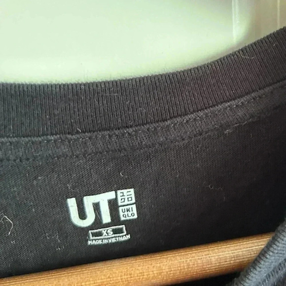 EUC black Uniqlo UT “My Life with Animals” pug graphic tee. Size XS - runs big - Picture 6 of 8